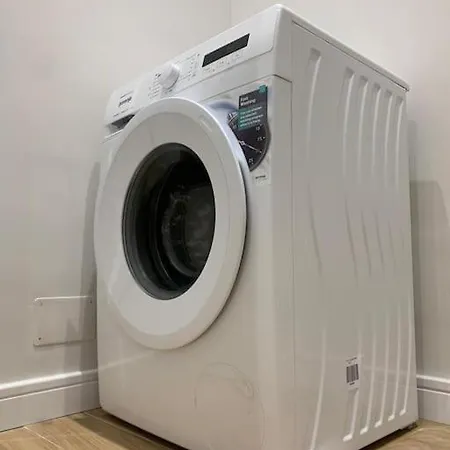 In Near Airport + Parking Apartment *