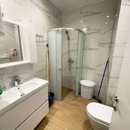 Apartment In Near Airport + Parking